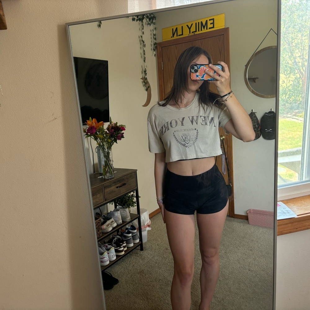 🤎Garage crop top🤎 - Picture 2 of 6
